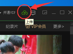 请微胖女生自信大胆穿